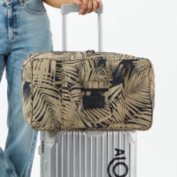 Aloha Collection  Keep It Light Weekender Areca  NWT - Picture 3 of 6